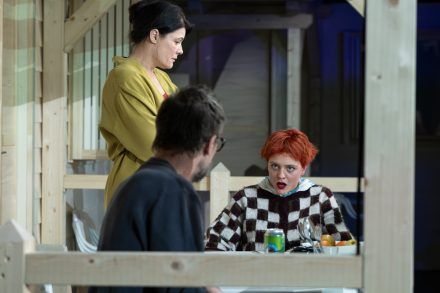 Henrik Ibsen, Viktor Ivančić: Sovražnik ljudstva / Pia Zemljič, Marko Mandić in Kaja Petrovič Foto: Peter Uhan