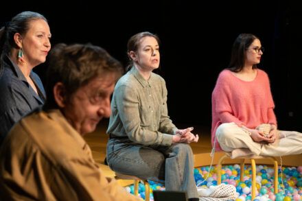 Jonathan Spector: Eureka / Gregor Baković, Nina Valič, Nina Ivanišin in Saša Pavlin Stošić Foto: Peter Uhan