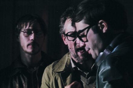 Henrik Ibsen, Viktor Ivančić: Sovražnik ljudstva / Timon Šturbej, Marko Mandić in Benjamin Krnetić Foto: Toni Soprano Meneglejte