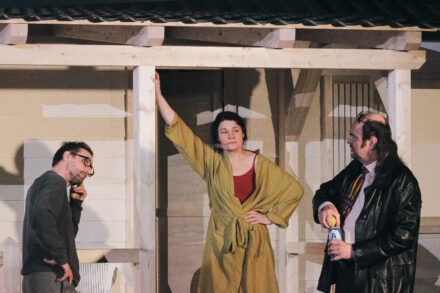 Henrik Ibsen, Viktor Ivančić: Sovražnik ljudstva / Marko Mandić, Pia Zemljič in Matija Rozman Foto: Toni Soprano Meneglejte