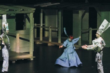 Henrik Ibsen, Viktor Ivančić: Sovražnik ljudstva / Benjamin Krnetić, Kaja Petrovič in Timon Šturbej Foto: Toni Soprano Meneglejte