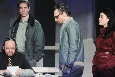 Henrik Ibsen, Viktor Ivančić: Sovražnik ljudstva / Matija Rozman, Jure Henigman, Marko Mandić in Pia Zemljič Foto: Toni Soprano Meneglejte